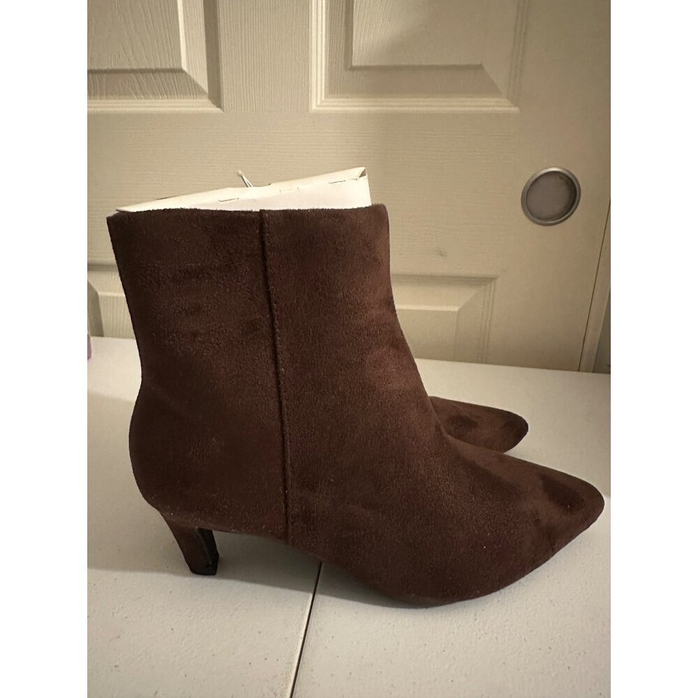 Universal Thread Women’s Taylor Kitten Heel Ankle Boots Dark Brown size 8 NWT - Picture 3 of 8